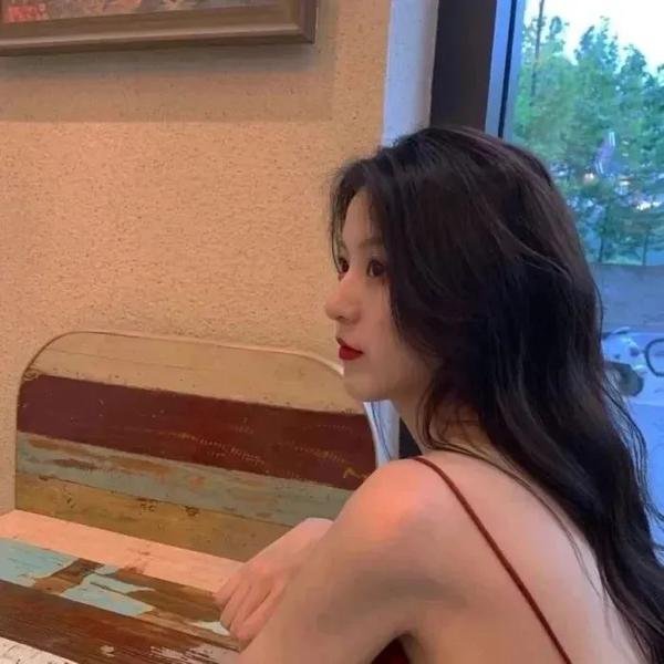 10号舱里的女人